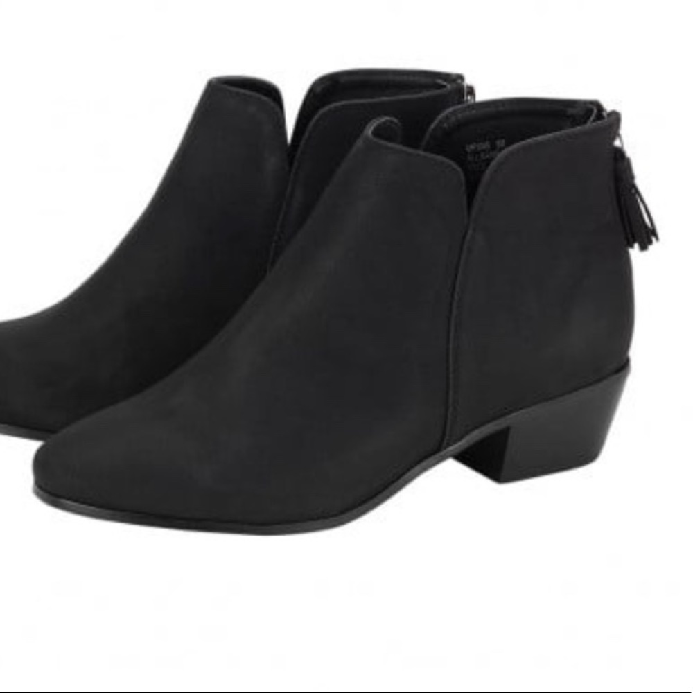 Black short boots